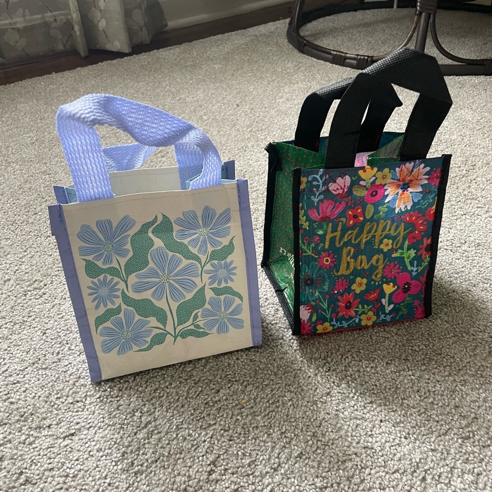 NATURAL LIFE Mini Floral Tote. Blue & Green floral mini tote - Picture 2 of 4
